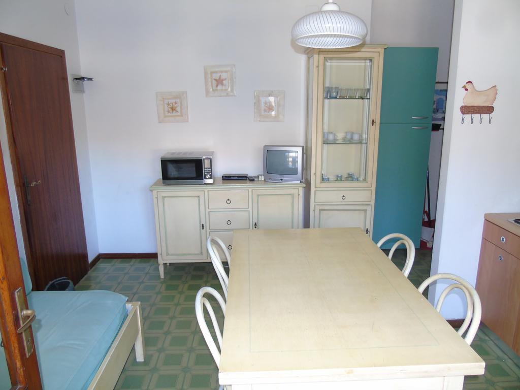 Condominio Ginestra Lignano Sabbiadoro Szoba fotó